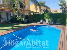 IMPRESIONANTE CHALET REFORMADO CON GARAJE, PISCINA, JARDÍN Y TERRAZA photo 0