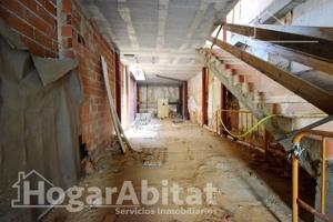 ¡OPORTUNIDAD DE INVERSIÓN! CASA ECONÓMICA DE CUATRO ALTURAS PARA REFORMAR photo 0