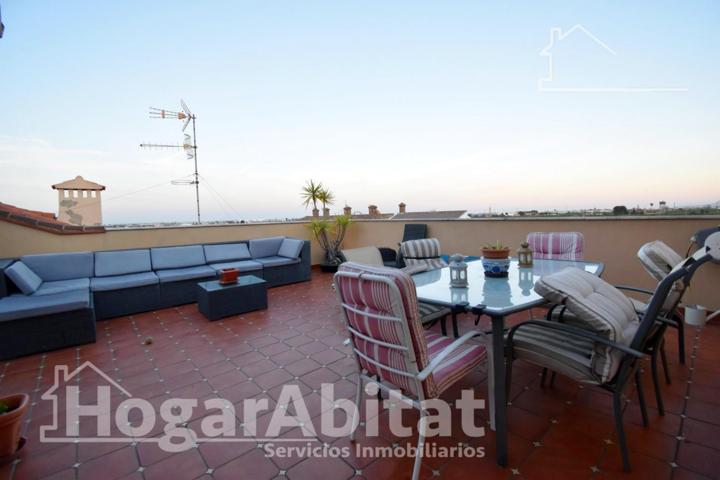 AMPLIA CASA ESPECTACULAR CON GARAJE Y CUATRO TERRAZAS, EN EL CENTRO photo 0