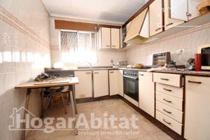 ESPACIOSA CASA CON LOCAL COMERCIAL, DOS TERRAZAS Y BALCÓN photo 0