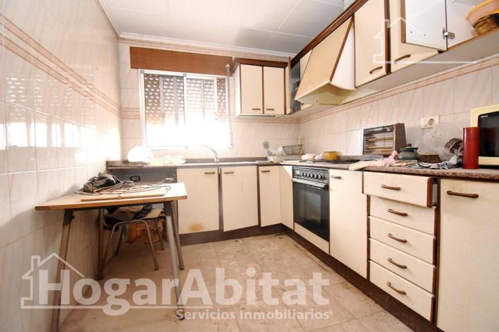 ESPACIOSA CASA CON LOCAL COMERCIAL, DOS TERRAZAS Y BALCÓN photo 0