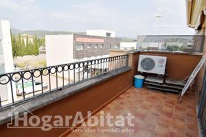 MAGNÍFICO ADOSADO AMPLIO, LUMINOSO Y EN BUENA ZONA CON TERRAZA photo 0