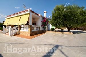 CHALET CON PISICINA, GARAJE, TERRAZA Y BARBACOA photo 0