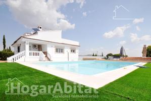 ¡CHALET ESPECTACULAR! REFORMADO Y AMPLIO CON PISCINA PRIVADA, GARAJE Y PARCELA photo 0