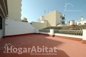ESPACIOSA CASA CON DOS TERRAZAS Y GARAJE EN PLENO CENTRO photo 0
