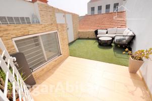 PRECIOSA CASA REFORMADA DE ALTA CALIDAD CON TERRAZA CERCA DE LA ESTACIÓN DEL TREN photo 0