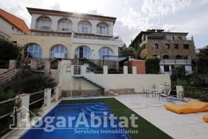 CHALET CON PISCINA, GARAJE, TERRAZA Y BARBACOA photo 0