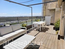 MAGNIFICO ÁTICO SEMINUEVO CON DOS GARAJES, DOS TRASTEROS Y PISCINA photo 0