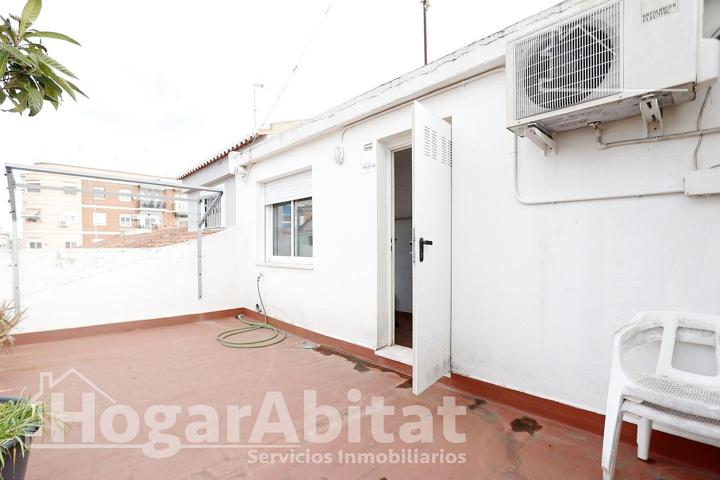 ¡MAGNÍFICA VIVIENDA! ESQUINERA, AMPLIA Y LUMINOSA CON GARAJE Y TERRAZA photo 0