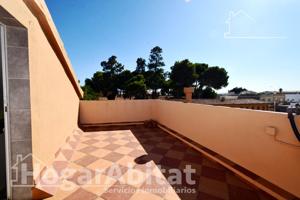 MAGNÍFICA CASA ESQUINERA, AMPLIA Y LUMINOSA CON GRAN TERRAZA, EN EL CENTRO photo 0