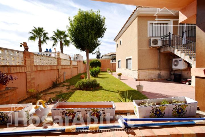 ¡CHALET ESPECTACULAR! AMPLIO Y LUMINOSO CON GARAJE, TERRAZA Y PISCINA PRIVADA photo 0