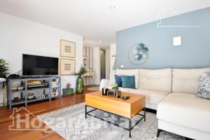 TOTALMENTE REFORMADO DE ALTA CALIDAD CON DOS BALCONES photo 0