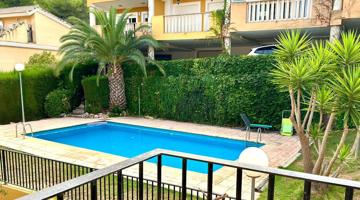 PRECIOSO ADOSADO, AMPLIO Y LUMINOSO EN RESIDENCIAL CON PISCINA Y DOS TERRAZAS photo 0