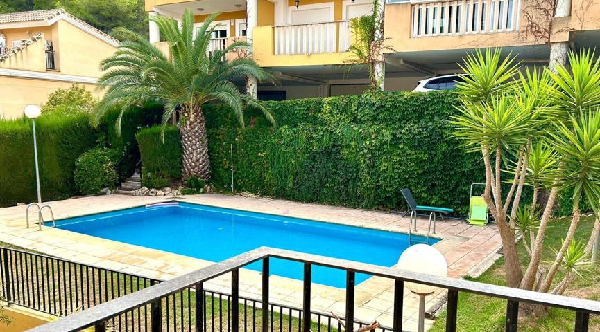 PRECIOSO ADOSADO, AMPLIO Y LUMINOSO EN RESIDENCIAL CON PISCINA Y DOS TERRAZAS photo 0
