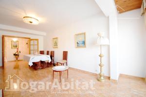 AMPLIO, LUMINOSO Y EXTERIOR CON GARAJE, CERCA DE LA AV DE LA REPUBLICA ARGENTINA photo 0