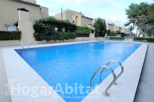 ¡GRAN ADOSADO! ESQUINERO Y REFORMADO EN RESIDENCIAL CON PISCINA Y GARAJE photo 0