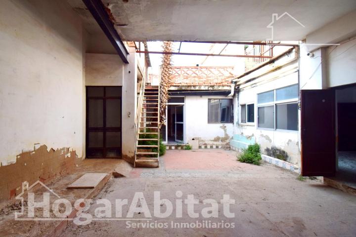 ESPACIOSA CASA CON MUCHAS POSIBILIDADES CERCA DEL METRO photo 0