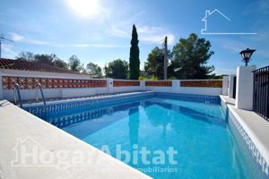 CHALET RÚSTICO CON PISCINA, GARAJE Y TERRAZA photo 0