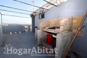 MUY AMPLIO CON TERRAZA EN EL PLENO CENTRO photo 0
