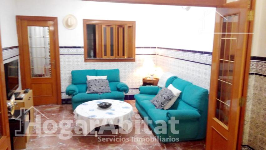 MUY AMPLIO CON GARAJE Y TERRAZA EN EL CENTRO photo 0