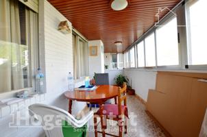 MUY AMPLIO CON GARAJE Y TERRAZA photo 0