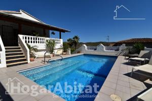 ¡CHALET TOTALMENTE REFORMADO CON LICENCIA TURÍSTICA! AMPLIO CON 4 VIVIENDAS INDEPENDIENTES Y PISCINA PRIVADA photo 0