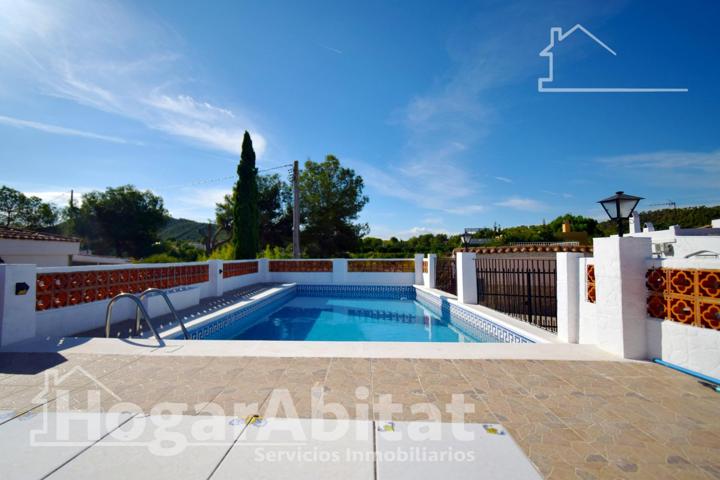 CHALET RÚSTICO CON PISCINA, GARAJE Y TERRAZA photo 0