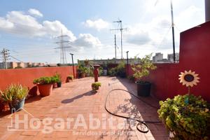 MAGNÍFICA CASA AMPLIA, BONITA Y REFORMADA CON GRAN TERRAZA photo 0
