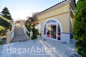 ¡MAGNÍFICO CHALET! AMPLIO CON PISCINA, TERRAZA Y GARAJE photo 0