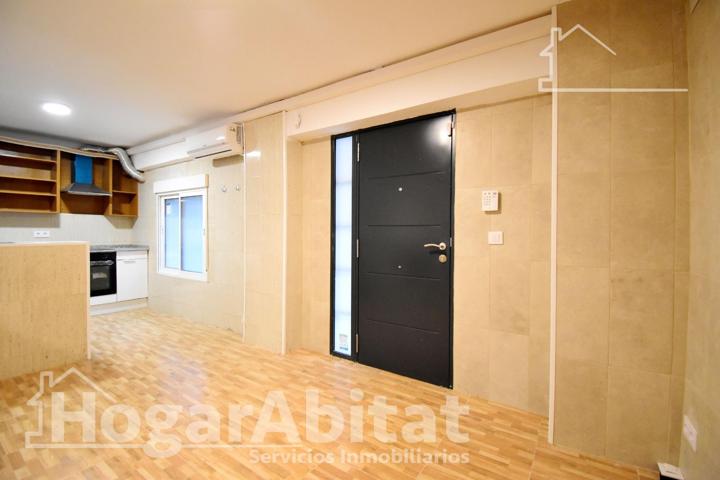 ¡PERFECTO PARA INVERTÍR! LOCAL COMERCIAL REFORMADO Y ECONÓMICO, EN EL CENTRO photo 0