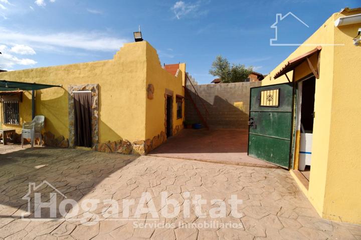 CHALET CON 4361 M2 DE PARCELA Y PARKING photo 0