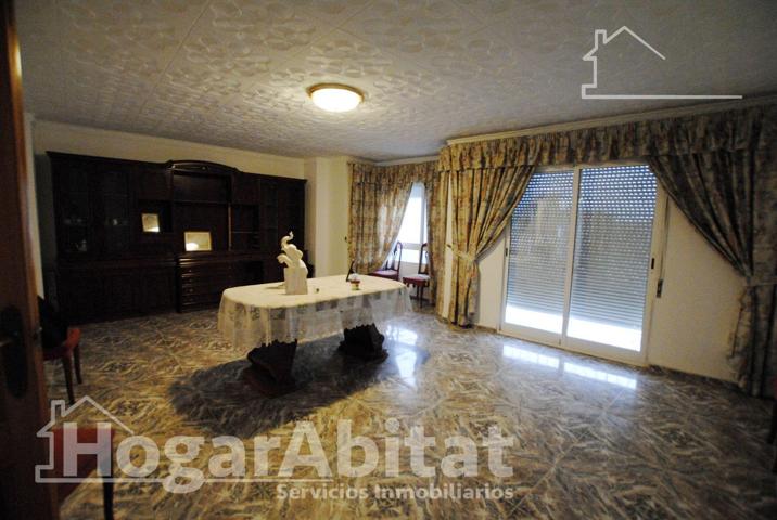 ESPACIOSA CASA CON GARAJE Y TERRAZA JUNTO AL AYUNTAMIENTO photo 0