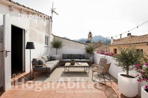 AMPLIA CASA ESQUINERA CON TERRAZA Y TRASTERO photo 0