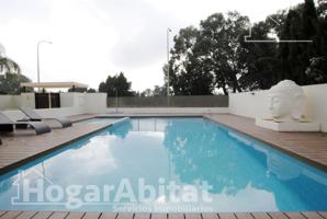 BONITO Y EXTERIOR EN RESIDENCIAL CON GARAJE, PISCINA Y TERRAZA, JUNTO A LA PLAYA photo 0