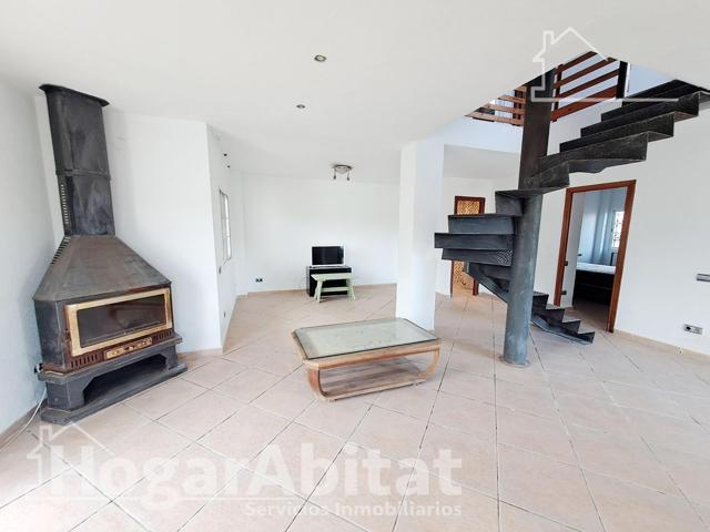 ¡CERCA DE LA PLAYA! GRAN CHALET CON TERRAZA, JARDÍN Y GARAJE photo 0