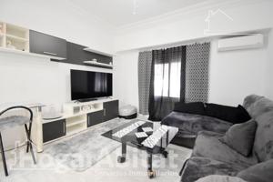 PRECIOSO, SEMIREFORMADO Y LUMINOSO CON TRASTERO, EN EL CENTRO photo 0