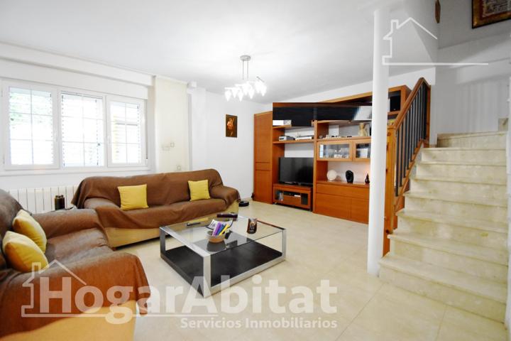 ADOSADO CON 3 TERRAZAS, BALCÓN, PISCINA Y GARAJE photo 0