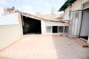 AMPLIA CASA PARCIALMENTE REFORMADA CON GRAN TERRAZA Y BALCÓN photo 0