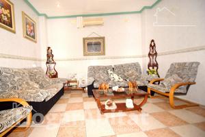 GRAN CASA LUMINOSA Y ESQUINERA CON CINCO DORMITORIOS Y TERRAZA photo 0