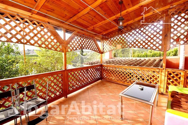 VILLA SEMINUEVA CON PISCINA, TERRAZA Y GRAN JARDÍN photo 0