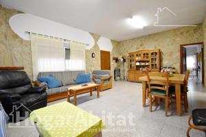 CHALET REFORMADO CON TERRAZA, PISCINA, BARBACOA Y GARAJE photo 0