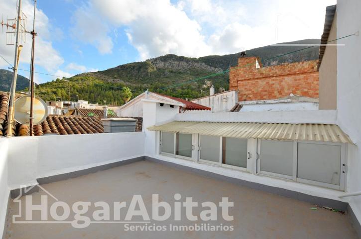 ¡SIMAT CENTRO! MAGNÍFICA CASA LUMINOSA CON TERRAZA Y TRASTERO photo 0
