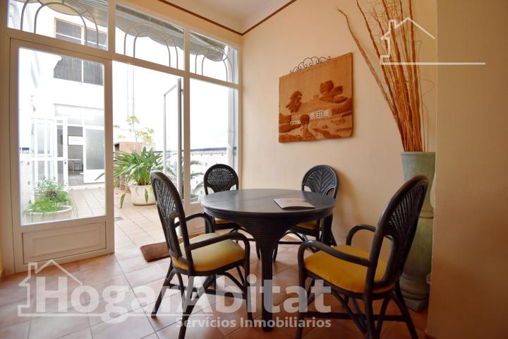 ¡MAGNÍFICA OPORTUNIDAD! AMPLIA CASA CON DOS TERRAZAS, EN EL CENTRO photo 0