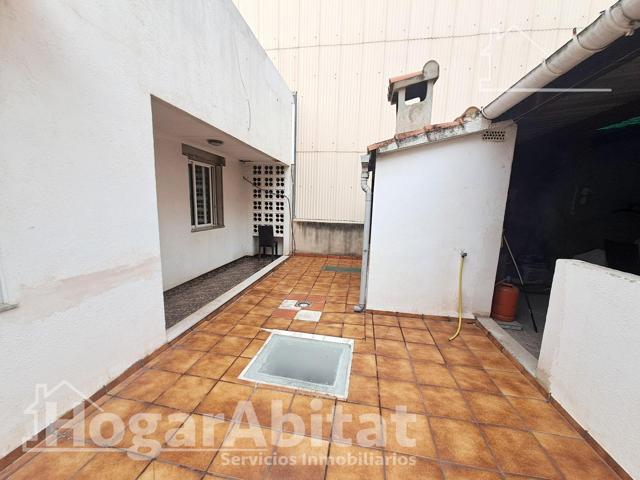 ¡DOS EN UNO! AMPLIA CASA CON GARAJE, TERRAZA Y TRASTERO, Y LOCAL COMERCIAL CON TERRAZA photo 0
