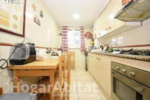 AMPLIO, ESQUINERO Y LUMINOSO CON GARAJE photo 0