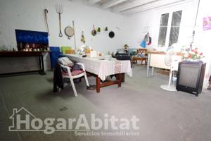 AMPLIA CASA PARA HACER A TU GUSTO EN PLENO CENTRO photo 0