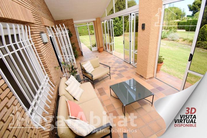 ESPECTACULAR VILLA CON PISCINA, TERRAZA, GARAJE Y JARDÍN photo 0