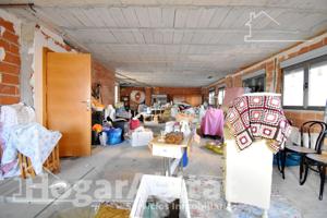 ¡GRAN OPORTUNIDAD, OFICINA CERCA DEL AYUNTAMIENTO! ESQUINERO PARA REFORMAR CON PATIO Y ASCENSOR photo 0