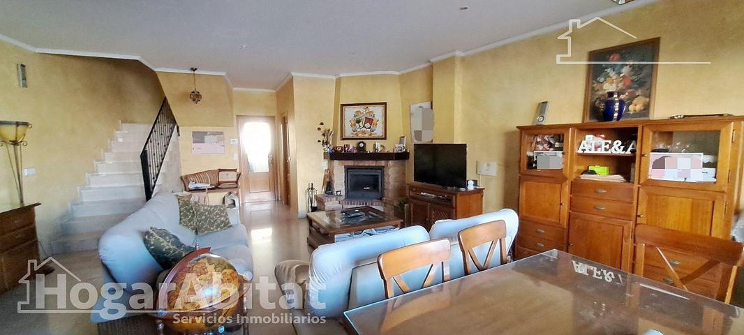 ADOSADO AMPLIO Y EXTERIOR CON GARAJE Y TERRAZA, CERCA DEL CENTRO photo 0