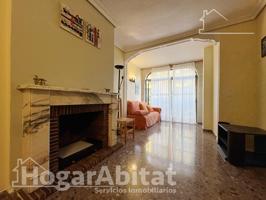 MUY AMPLIO CON ASCENSOR Y TRASTERO photo 0